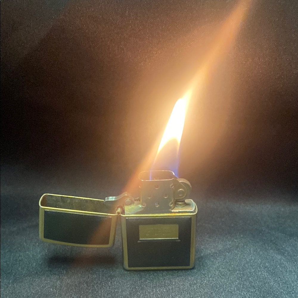 Men’s Gold Tone Zippo Lighter